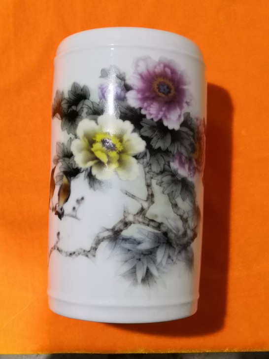 瓷笔筒景德镇制纪念款瓷笔筒,品相完美,尺寸...