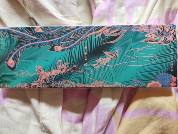 浮雕眼影盘