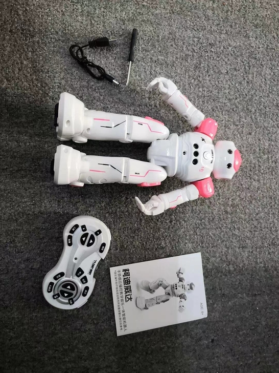 遥控智能感应互动机器人 功能:1.手势...