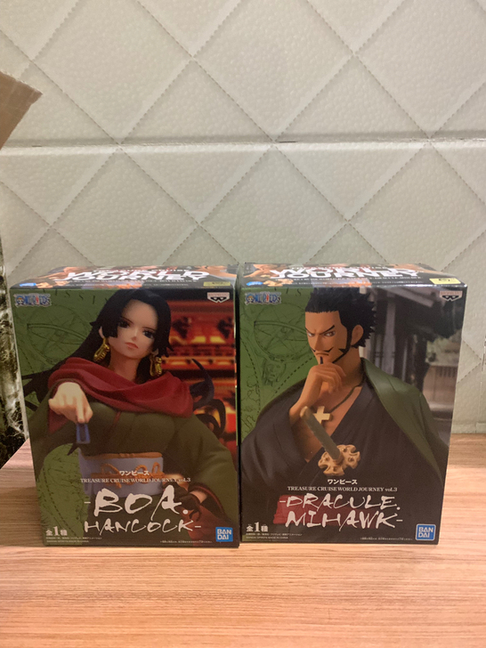海贼王正版女帝鹰眼