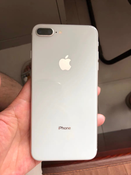 原装iphone 8Plus。64G插卡即...