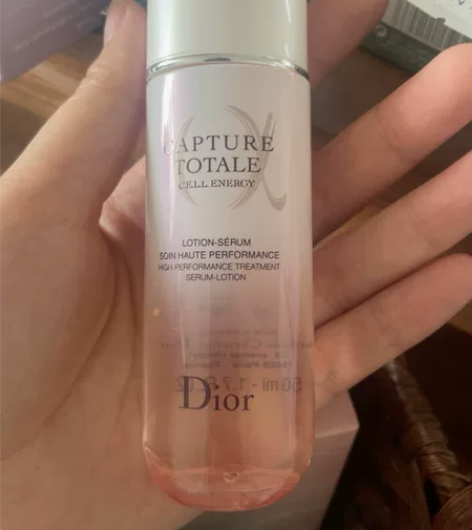 Dior化妆水以前买的多少钱我也忘了，打开...