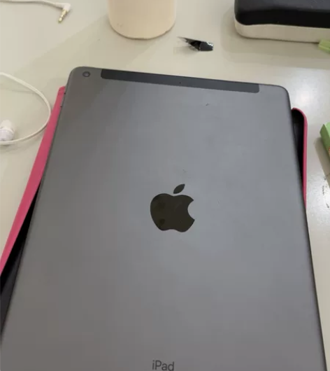 ipad 2020 有轻微磕碰 自己考研...