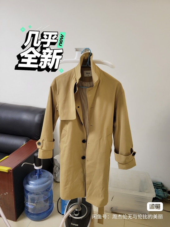 399买的，只穿了一次，很有型的男士风衣，...