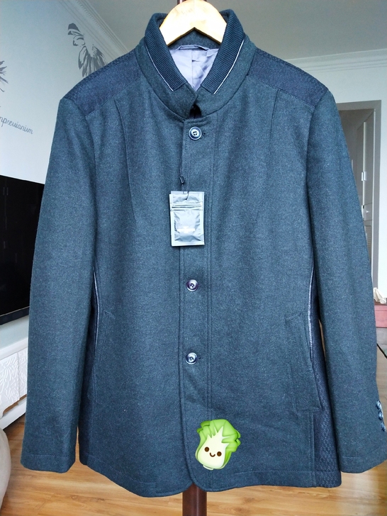 男士上衣，亲戚家服装店关门大吉。送了我几件...