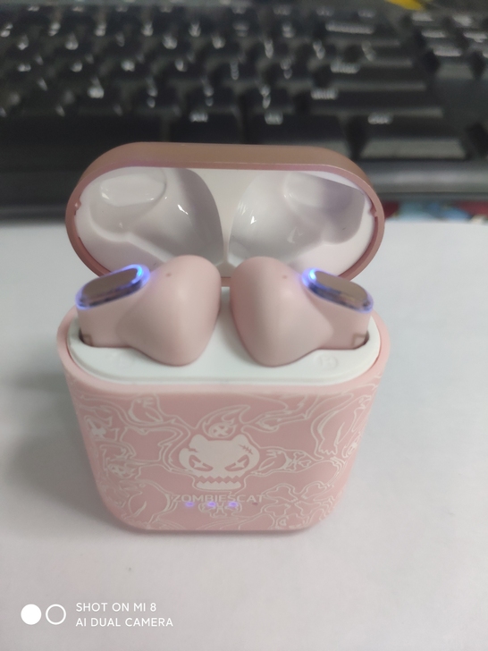 萌奇魔鬼猫蓝牙耳机。耳机9.5成新左右。音...