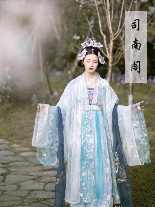 雪灵芝大袖衫可出可换，只有蓝色大袖衫了