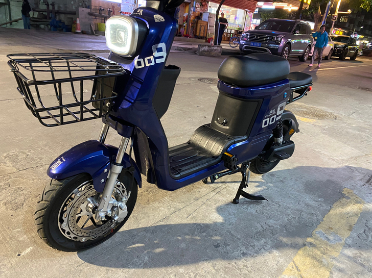 出深远家用车 几乎全新 8月份出厂的车九月...