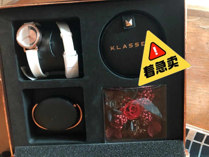 情侣手表转卖,全新未用过,便宜卖了!!某宝...