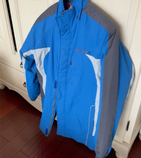 初中冬季棉校服,全套校服很新,两件衣服一条...