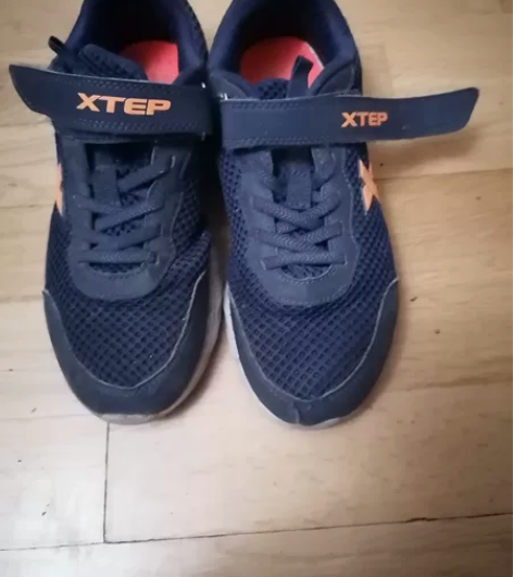 特步男童鞋，36码 感兴趣的话点“我想要”...