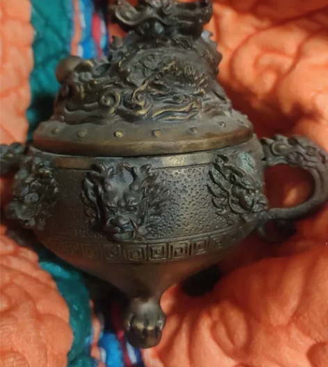 纯铜香薰炉,现代工艺品。造型美观,精工龙头...