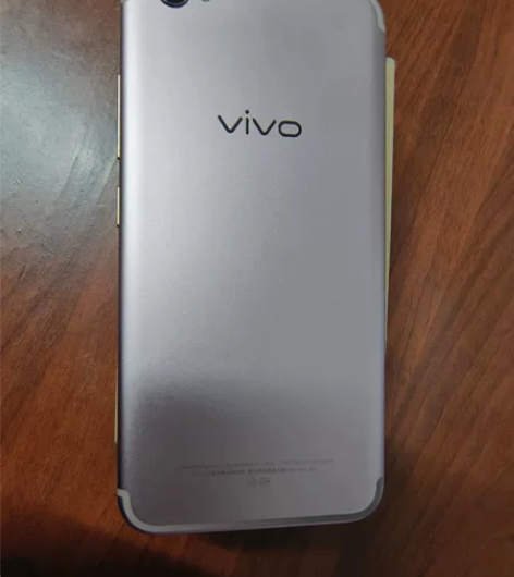 vivo x9 4+64 8成新,屏幕无...