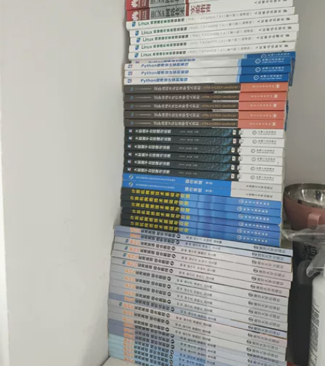 各种计算机类书籍,可咨询(不止图片上的) ...