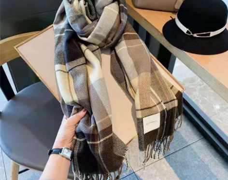 网红围巾女秋冬季长款加厚韩版百搭格子披肩学...