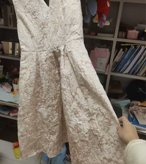 复古法式裙，穿起来是有点自然蓬蓬的，仅试穿...