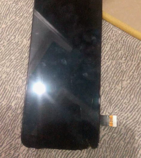 黑鲨2屏幕碎掉了,不显示二懂的来买售出不退...