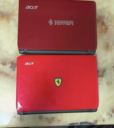 出两台限量版收藏笔记本，都是Acer的法拉...