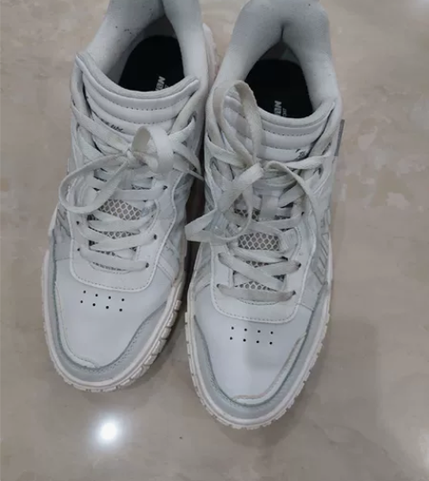 李宁男鞋板鞋运动鞋，购于专卖店，今年春天买...