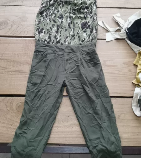 二手品牌吊带连体裤,50元包邮,不退不换!...