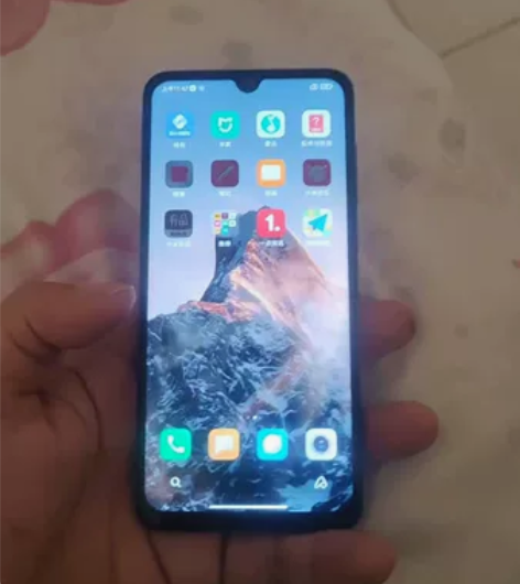 小米9,6+128成色一般无拆修600元,...