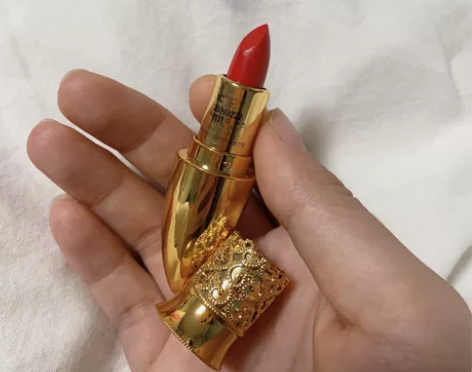 后的口红 仅试用过一次 偏玫红色 感兴趣的...