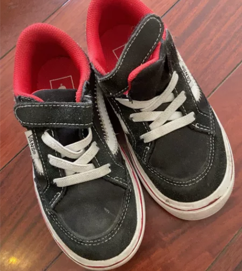 Vans 儿童帆布鞋,内长18,没洗,能穿...