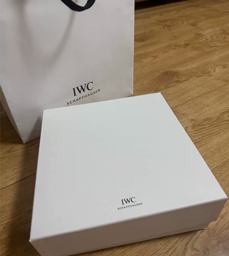 iwc 万国专柜赠品  全皮 日常可收纳首...