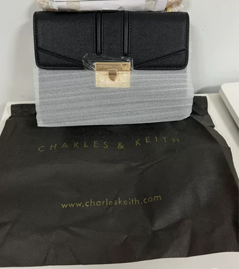 全新小ck酒神包，专柜正品。女士单肩斜挎包...