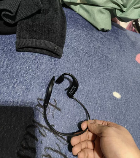 骨传导耳机 蓝牙耳机 一个主打运动,一个休...