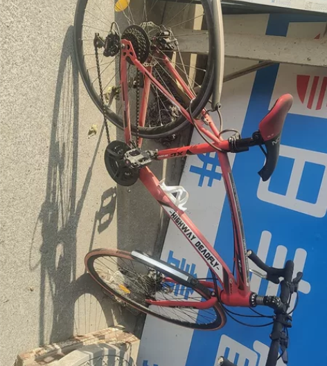 公路自行车,27数,只买了一年多 感兴趣的...