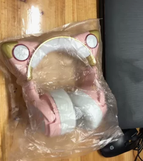 小樱耳机 嘎嘎新 刚到货，成色极品 耳套有...