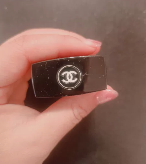 香奈儿粉底。还有一多半。不退换。 感兴趣的...