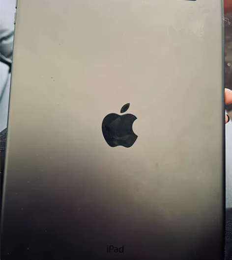 ipad8代，2500转。 8成新。无任何...