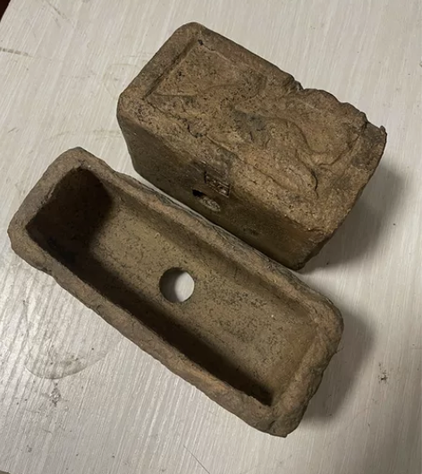 1987石器时代的两个盆 很久元很久远的花...