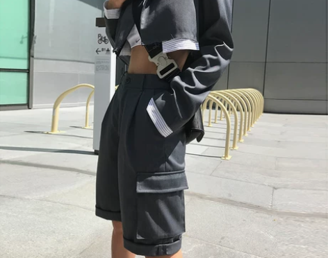 LEIYU西装短裤女 九新 穿一次轻微穿着...