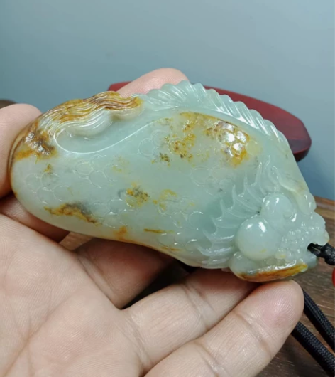 古玉器珍藏品和田玉玉雕鱼,天然沁色做工精细...