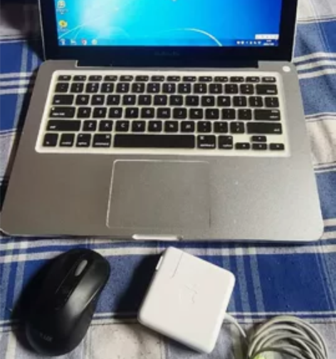 苹果笔记本MacBook 13寸 好多年前...