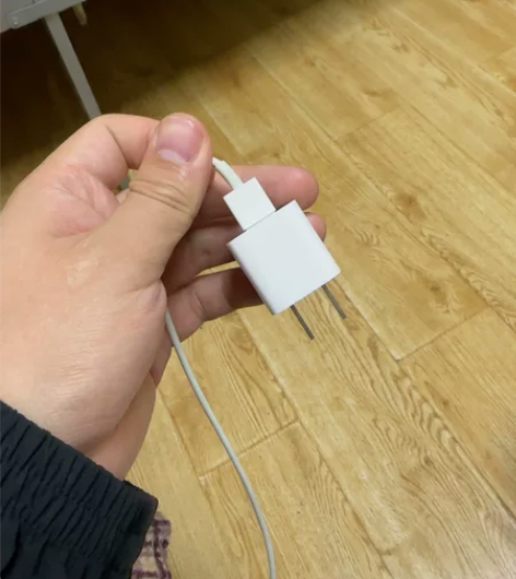 苹果原装充电器5W,看清楚5W,个人闲置出...
