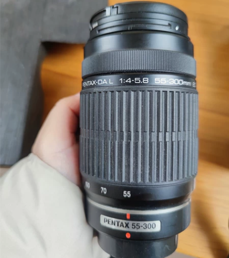 宾得 55-300mm，镜头买来基本没怎么用。前镜组里有点霉...