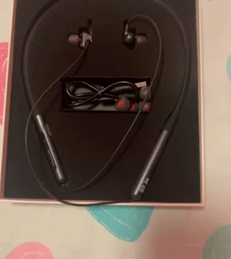 爱奇艺运动挂脖式蓝牙耳机 枪灰色 感兴趣的...