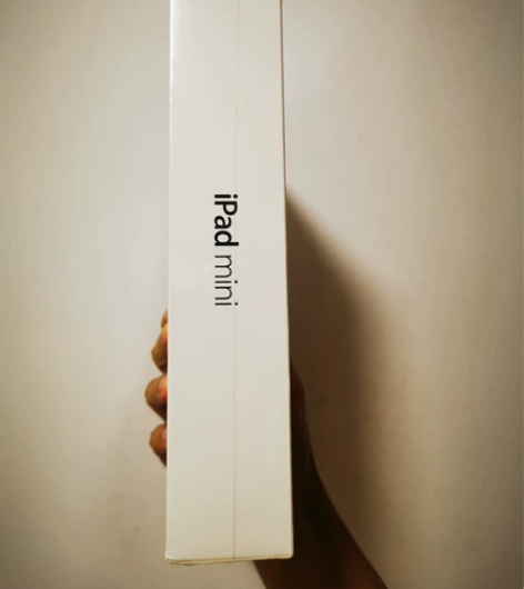 2013年款iPad,收拾衣柜发现一直闲置...