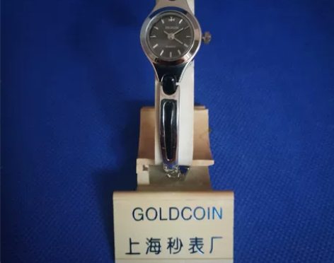 上海秒表厂生产的金钱牌手链式石英女表。日本...