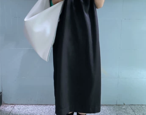 黑色背带连衣裙 均码 全新包邮 感兴趣的...