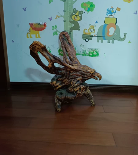 宏鹰展翅木雕。 自提，不包邮。品相完好无瑕...