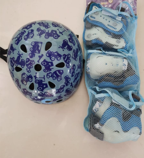 滑板、单排滑轮鞋护具,3-6岁孩子使用,很...