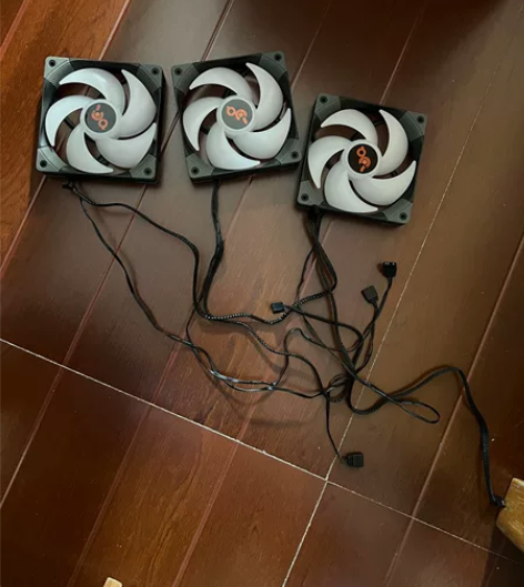 出爱国者机箱风扇，5v3针公头被我剪了，功...