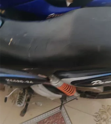 125摩托车,一辆本田,一辆迅龙。老式摩托...