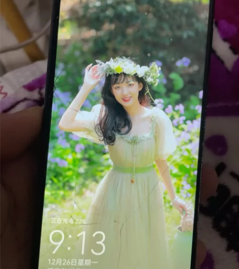 荣耀play4+64麒麟970处理器换过屏...