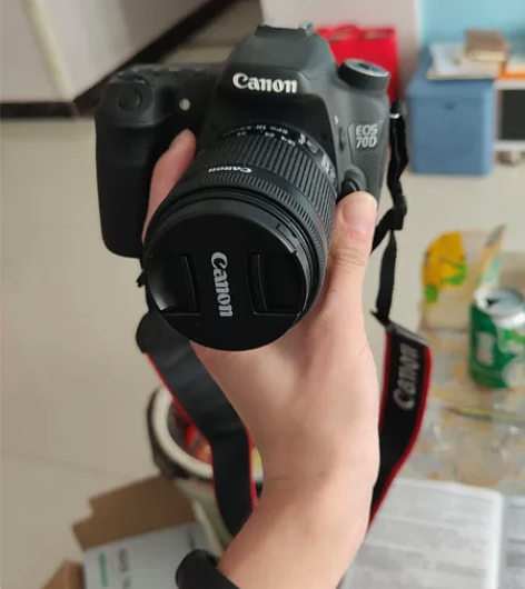 佳能数码单反相机，全新未使用。EOS70D...